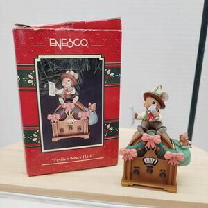 ENESCO Treasury of Christmas Ornaments 1992 FESTIVE NEWS FLASH Lustre Fame